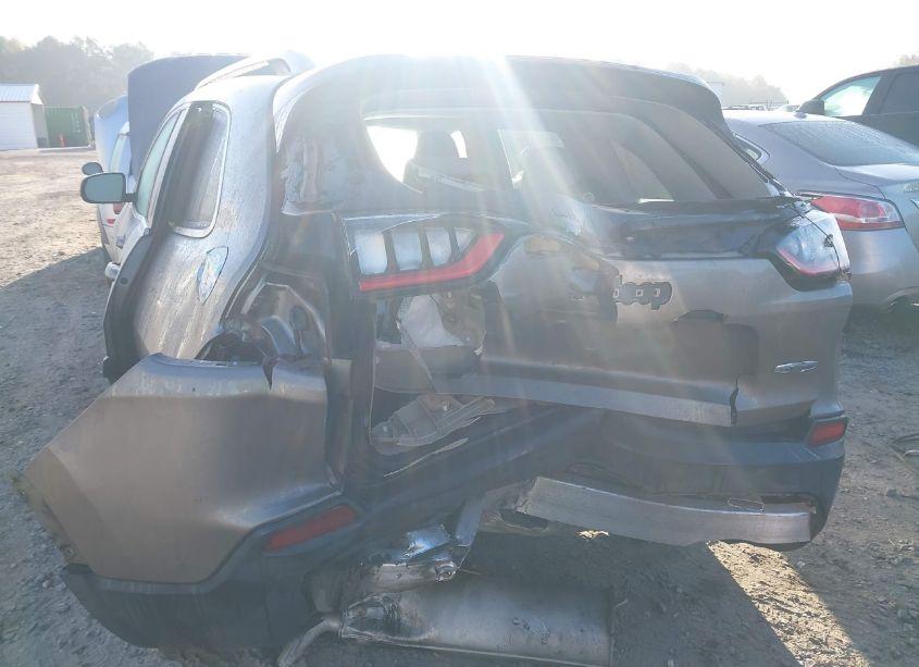 Photo 6 of 2019 Jeep Cherokee LATITUDE FWD (VIN 1C4PJLCB7KD248557)