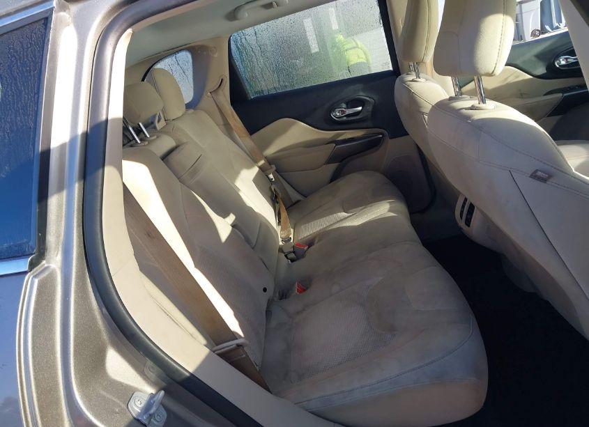 Photo 8 of 2019 Jeep Cherokee LATITUDE FWD (VIN 1C4PJLCB7KD248557)