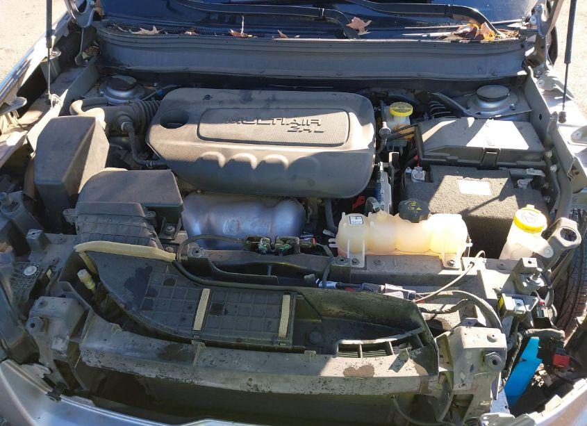 Photo 10 of 2019 Jeep Cherokee LATITUDE FWD (VIN 1C4PJLCB7KD269425)