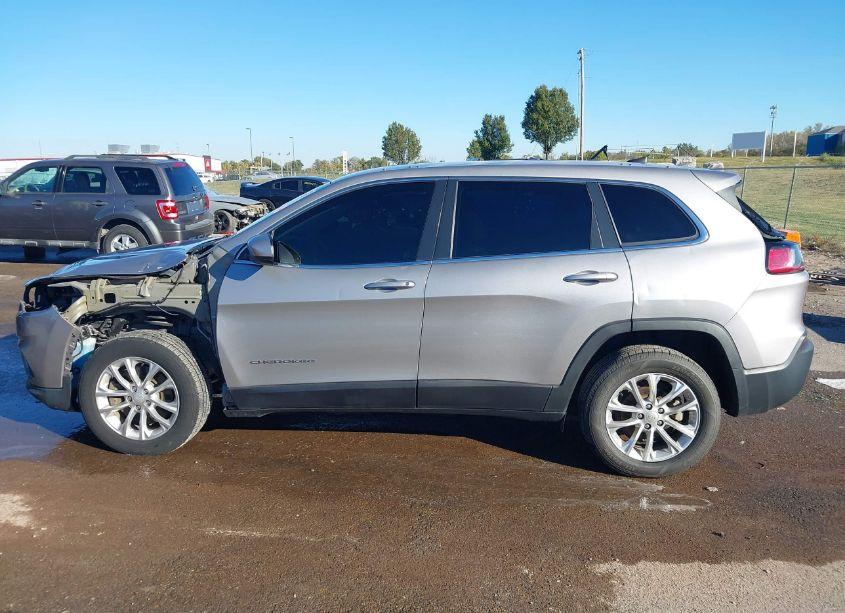 Photo 15 of 2019 Jeep Cherokee LATITUDE FWD (VIN 1C4PJLCB7KD269425)