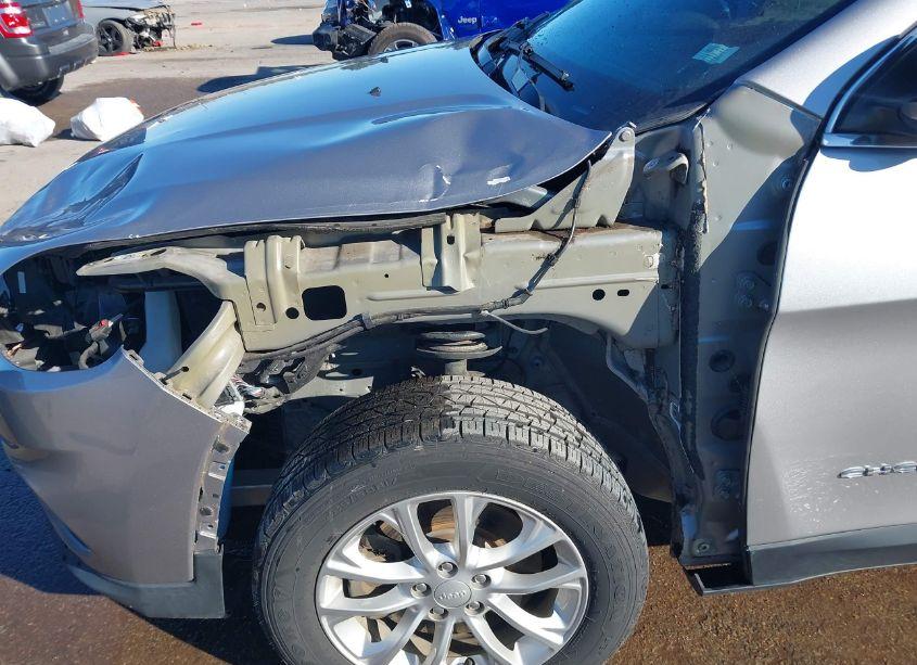 Photo 18 of 2019 Jeep Cherokee LATITUDE FWD (VIN 1C4PJLCB7KD269425)