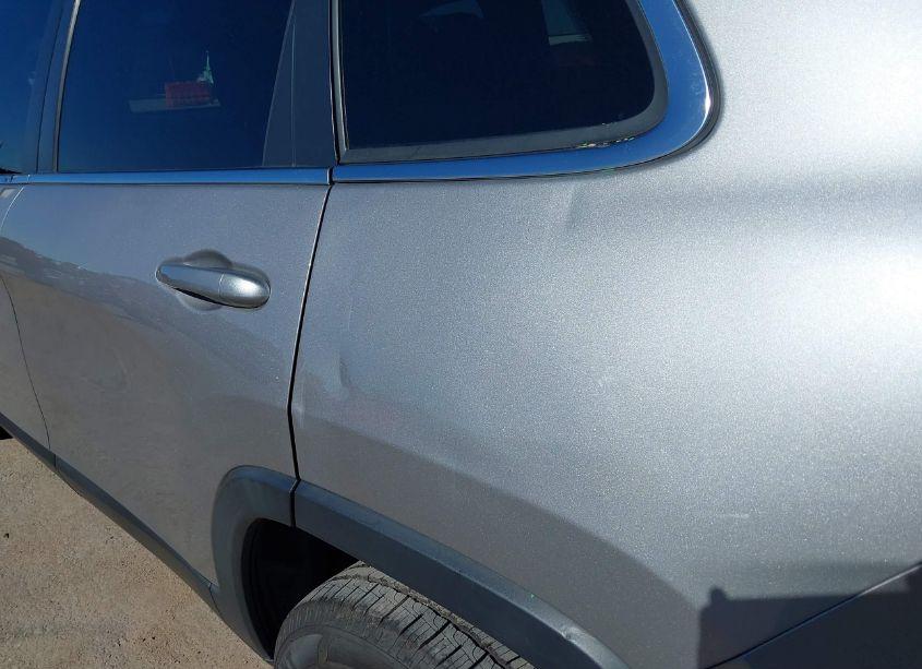 Photo 22 of 2019 Jeep Cherokee LATITUDE FWD (VIN 1C4PJLCB7KD269425)