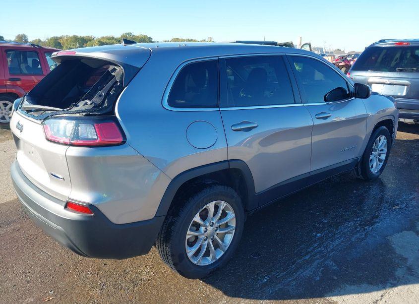 Photo 4 of 2019 Jeep Cherokee LATITUDE FWD (VIN 1C4PJLCB7KD269425)