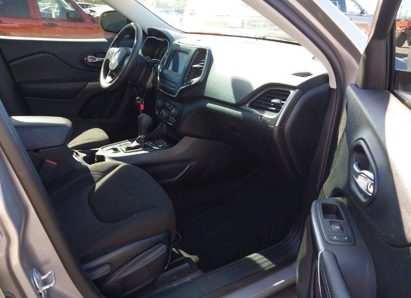 Photo 5 of 2019 Jeep Cherokee LATITUDE FWD (VIN 1C4PJLCB7KD269425)