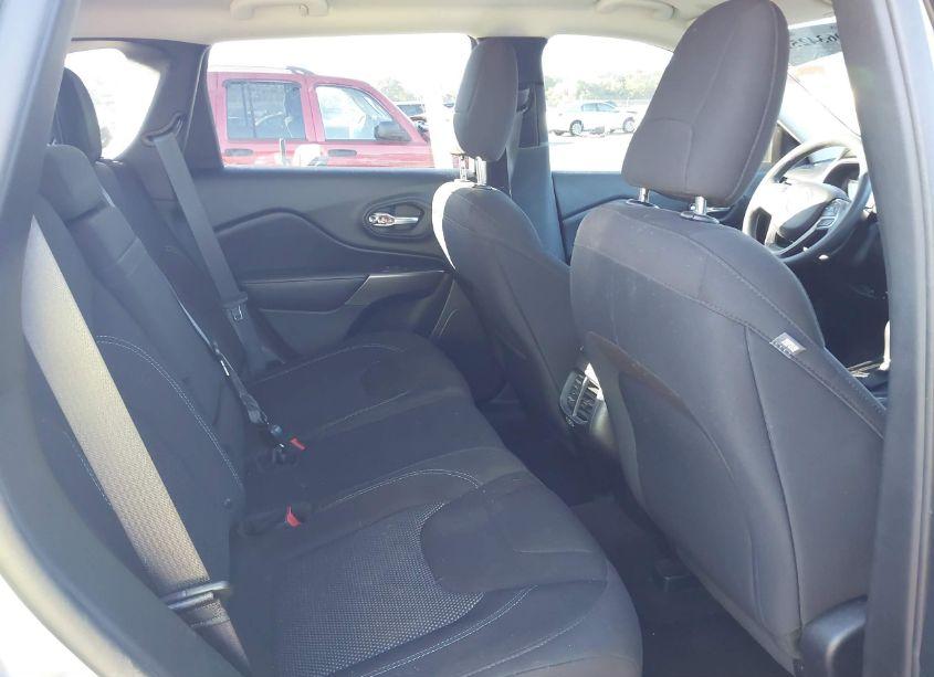 Photo 8 of 2019 Jeep Cherokee LATITUDE FWD (VIN 1C4PJLCB7KD269425)