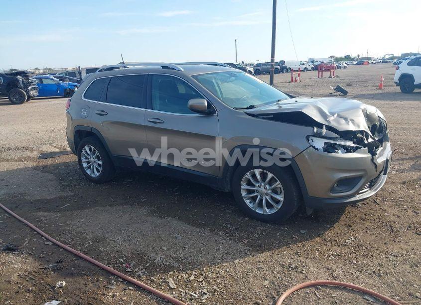 2019 Jeep Cherokee LATITUDE FWD (VIN 1C4PJLCB7KD325752) main photo