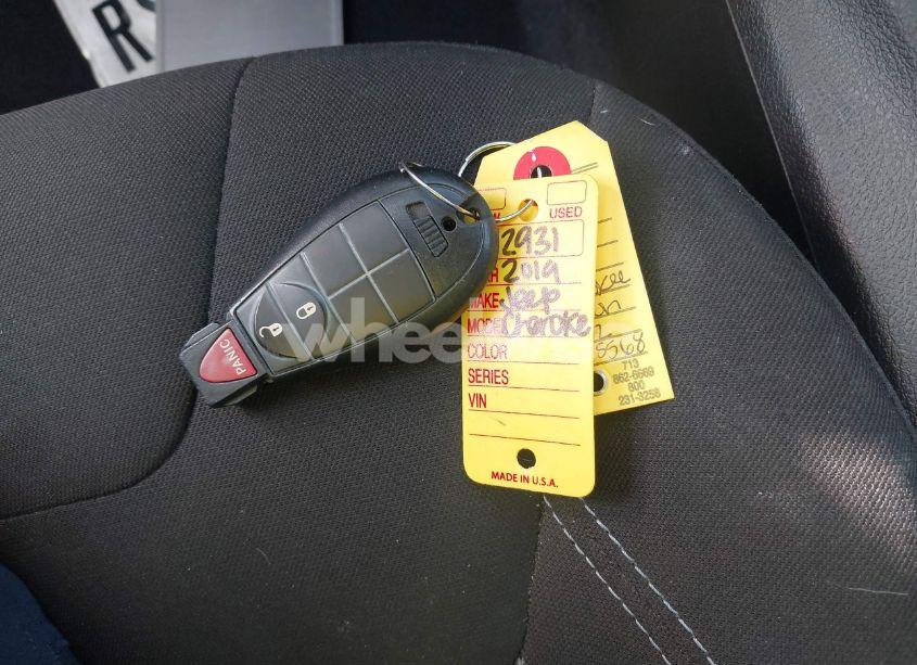 Photo 11 of 2019 Jeep Cherokee LATITUDE FWD (VIN 1C4PJLCB7KD325752)