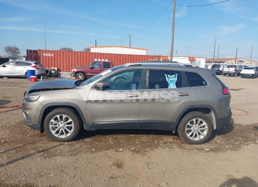 Photo 14 of 2019 Jeep Cherokee LATITUDE FWD (VIN 1C4PJLCB7KD325752)