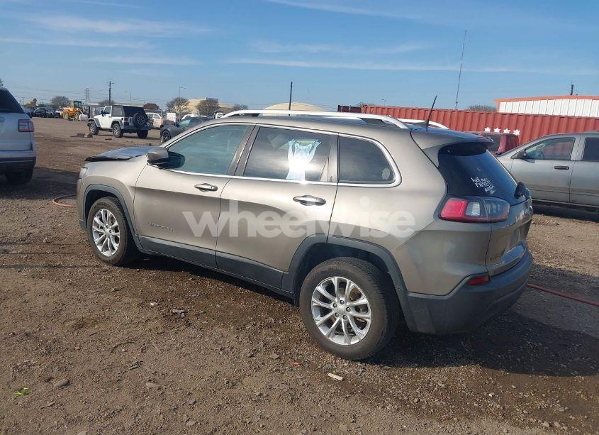 Photo 3 of 2019 Jeep Cherokee LATITUDE FWD (VIN 1C4PJLCB7KD325752)