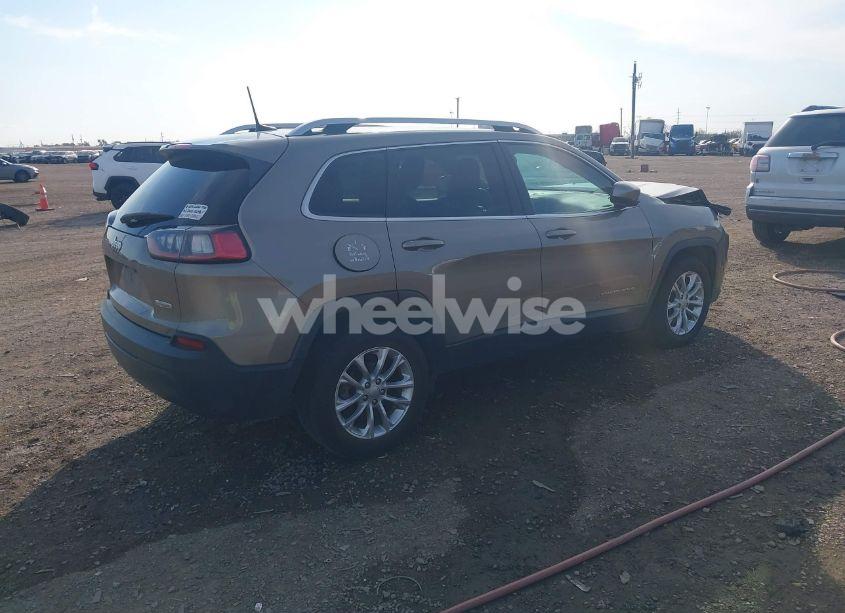 Photo 4 of 2019 Jeep Cherokee LATITUDE FWD (VIN 1C4PJLCB7KD325752)