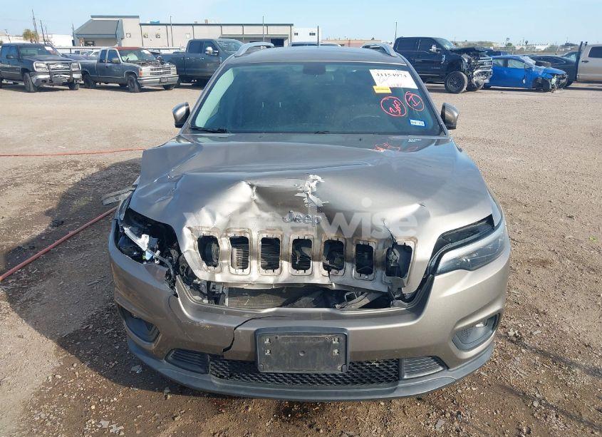Photo 6 of 2019 Jeep Cherokee LATITUDE FWD (VIN 1C4PJLCB7KD325752)