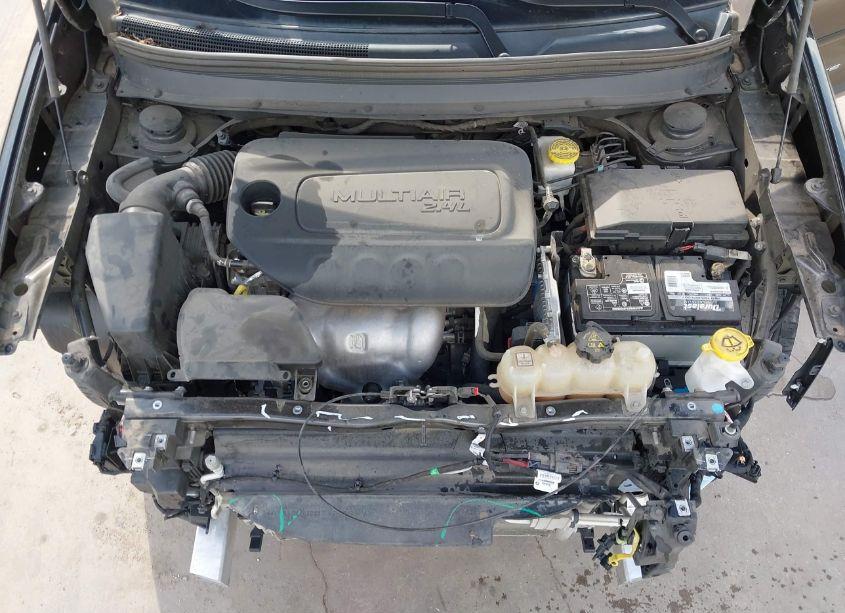 Photo 10 of 2019 Jeep Cherokee LATITUDE FWD (VIN 1C4PJLCB7KD357391)