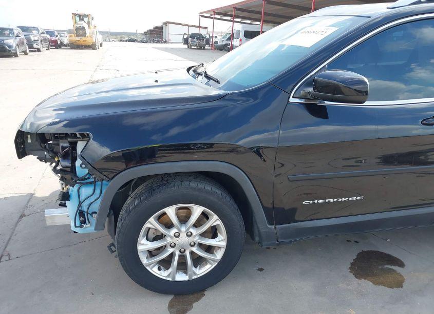 Photo 18 of 2019 Jeep Cherokee LATITUDE FWD (VIN 1C4PJLCB7KD357391)