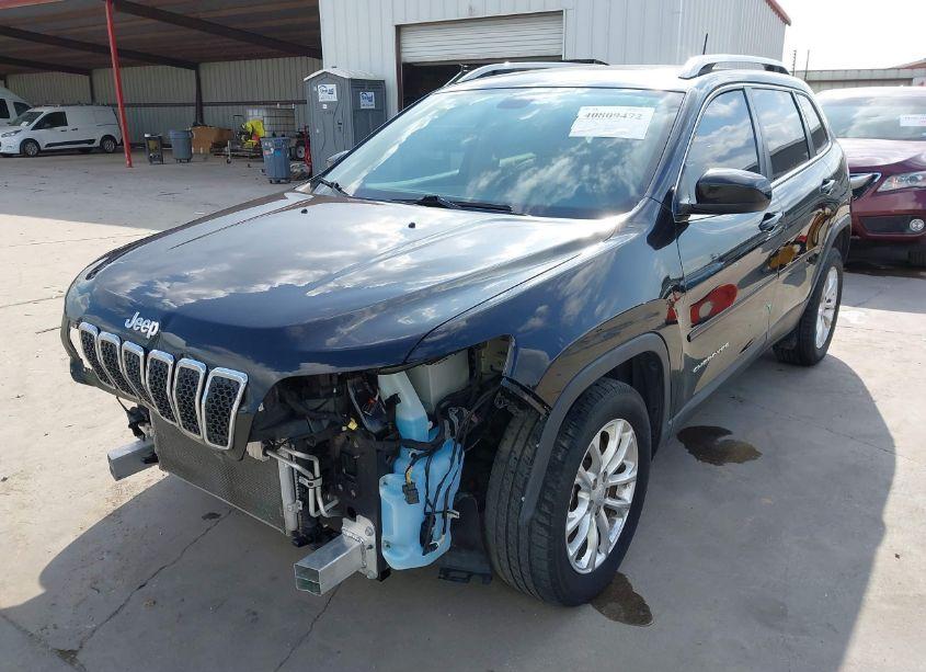 Photo 2 of 2019 Jeep Cherokee LATITUDE FWD (VIN 1C4PJLCB7KD357391)