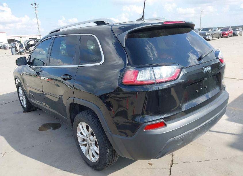 Photo 3 of 2019 Jeep Cherokee LATITUDE FWD (VIN 1C4PJLCB7KD357391)