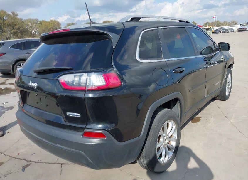 Photo 4 of 2019 Jeep Cherokee LATITUDE FWD (VIN 1C4PJLCB7KD357391)