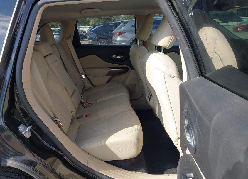 Photo 8 of 2019 Jeep Cherokee LATITUDE FWD (VIN 1C4PJLCB7KD357391)