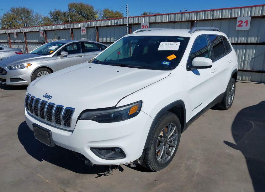 Photo 2 of 2019 Jeep Cherokee LATITUDE FWD (VIN 1C4PJLCB7KD458205)