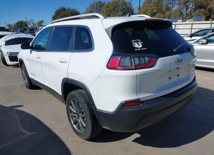 Photo 3 of 2019 Jeep Cherokee LATITUDE FWD (VIN 1C4PJLCB7KD458205)