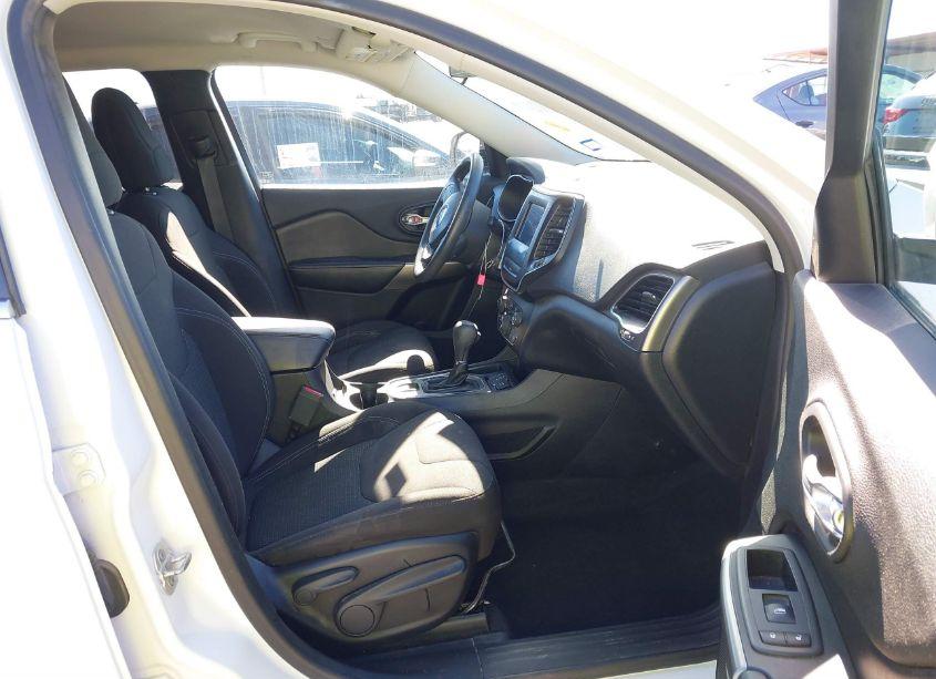 Photo 5 of 2019 Jeep Cherokee LATITUDE FWD (VIN 1C4PJLCB7KD458205)