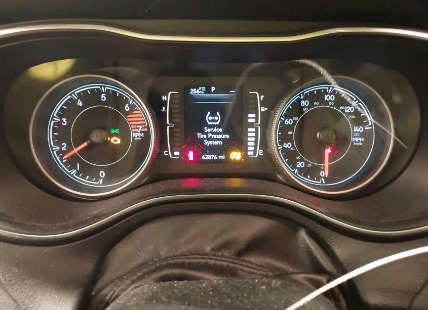 Photo 7 of 2019 Jeep Cherokee LATITUDE FWD (VIN 1C4PJLCB7KD479331)