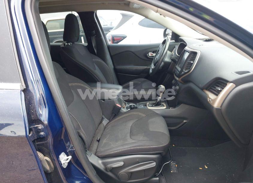 Photo 5 of 2015 Jeep Cherokee LATITUDE (VIN 1C4PJLCB8FW506398)