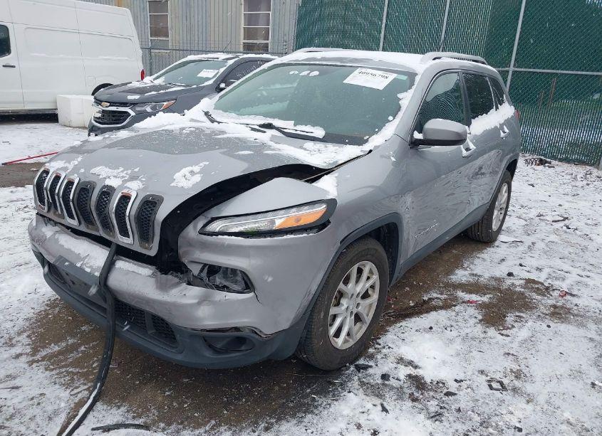 Photo 2 of 2015 Jeep Cherokee LATITUDE (VIN 1C4PJLCB8FW536873)