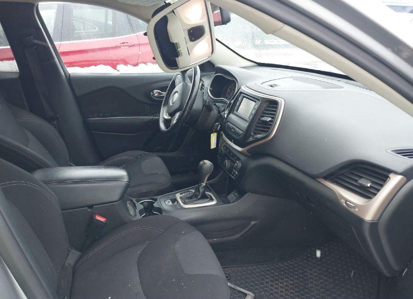 Photo 5 of 2015 Jeep Cherokee LATITUDE (VIN 1C4PJLCB8FW536873)