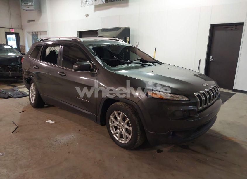 2015 Jeep Cherokee LATITUDE (VIN 1C4PJLCB8FW590013) main photo