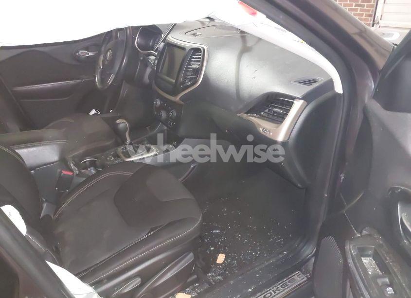 Photo 5 of 2015 Jeep Cherokee LATITUDE (VIN 1C4PJLCB8FW590013)