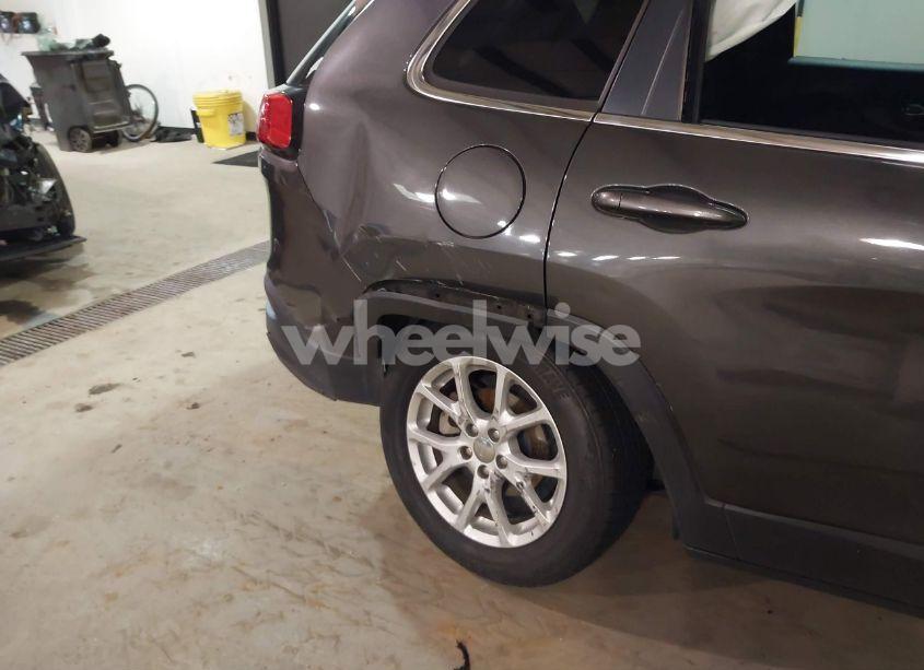 Photo 6 of 2015 Jeep Cherokee LATITUDE (VIN 1C4PJLCB8FW590013)