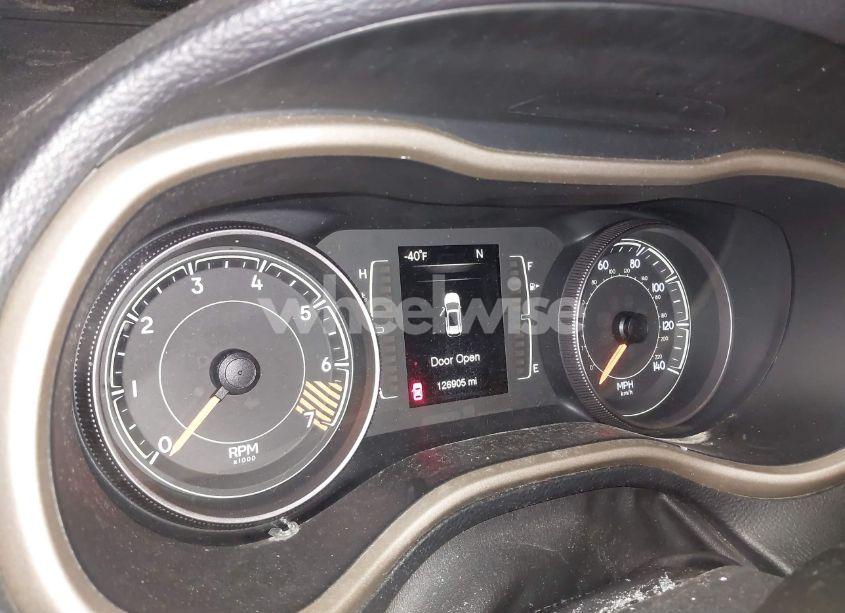 Photo 7 of 2015 Jeep Cherokee LATITUDE (VIN 1C4PJLCB8FW590013)