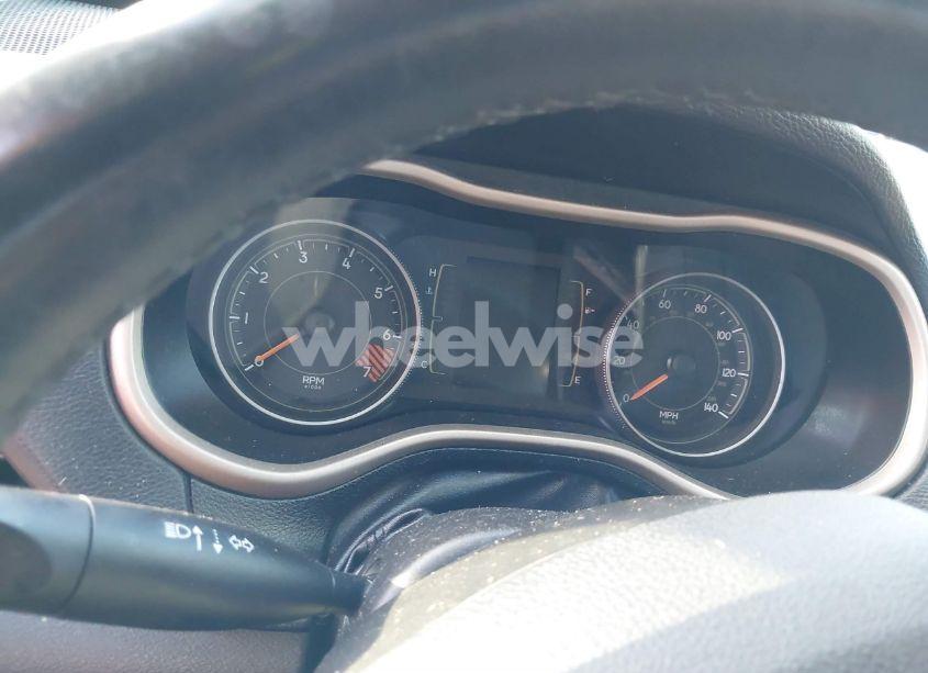 Photo 14 of 2015 Jeep Cherokee LATITUDE (VIN 1C4PJLCB8FW655829)