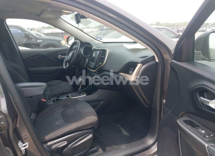 Photo 5 of 2016 Jeep Cherokee ALTITUDE (VIN 1C4PJLCB8GW113941)