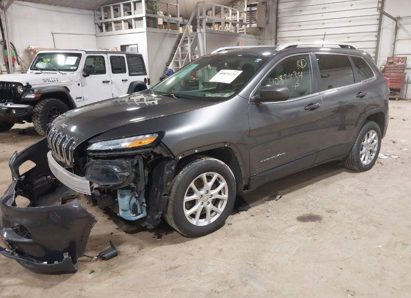 Photo 2 of 2016 Jeep Cherokee LATITUDE (VIN 1C4PJLCB8GW201226)