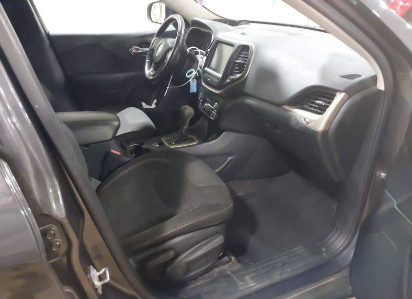 Photo 5 of 2016 Jeep Cherokee LATITUDE (VIN 1C4PJLCB8GW201226)