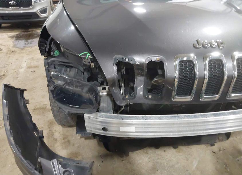 Photo 6 of 2016 Jeep Cherokee LATITUDE (VIN 1C4PJLCB8GW201226)