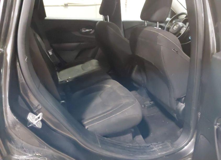 Photo 8 of 2016 Jeep Cherokee LATITUDE (VIN 1C4PJLCB8GW201226)