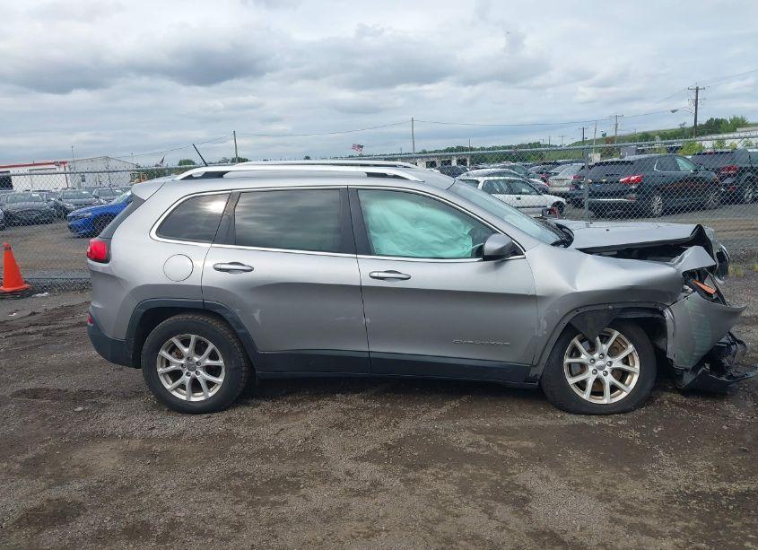 Photo 13 of 2016 Jeep Cherokee LATITUDE (VIN 1C4PJLCB8GW206653)