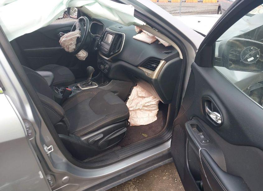 Photo 5 of 2016 Jeep Cherokee LATITUDE (VIN 1C4PJLCB8GW206653)