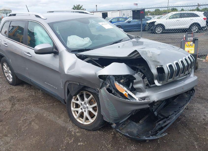 Photo 6 of 2016 Jeep Cherokee LATITUDE (VIN 1C4PJLCB8GW206653)