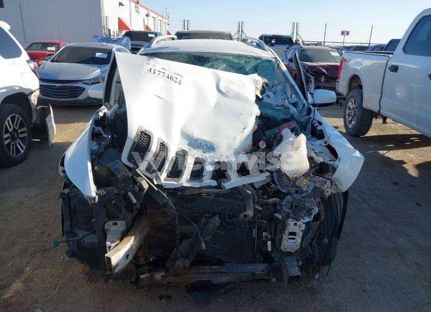 Photo 12 of 2016 Jeep Cherokee LATITUDE (VIN 1C4PJLCB8GW230578)