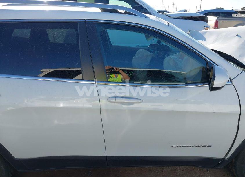 Photo 13 of 2016 Jeep Cherokee LATITUDE (VIN 1C4PJLCB8GW230578)