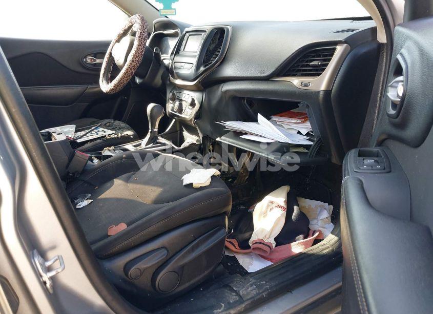 Photo 5 of 2016 Jeep Cherokee LATITUDE (VIN 1C4PJLCB8GW234338)