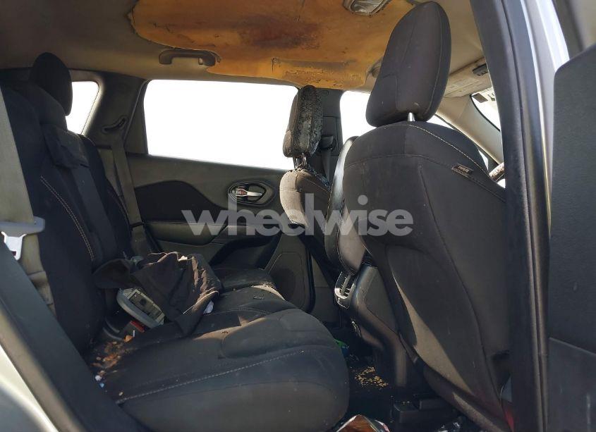 Photo 8 of 2016 Jeep Cherokee LATITUDE (VIN 1C4PJLCB8GW234338)