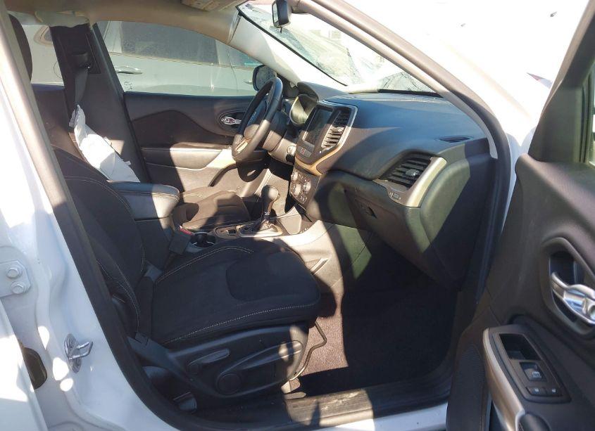 Photo 5 of 2017 Jeep Cherokee LATITUDE FWD (VIN 1C4PJLCB8HW623921)