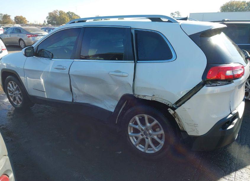 Photo 6 of 2017 Jeep Cherokee LATITUDE FWD (VIN 1C4PJLCB8HW623921)