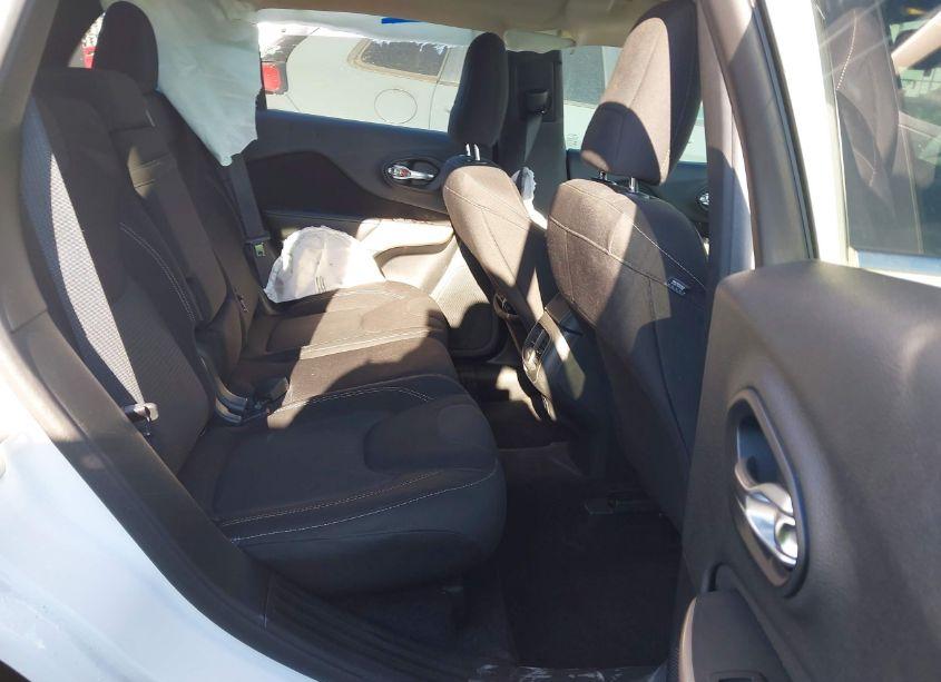 Photo 8 of 2017 Jeep Cherokee LATITUDE FWD (VIN 1C4PJLCB8HW623921)