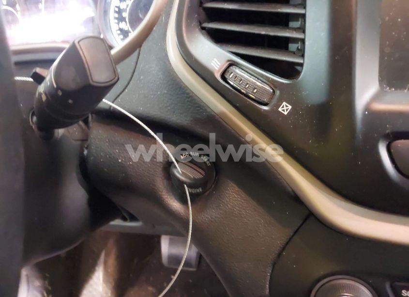 Photo 11 of 2017 Jeep Cherokee LATITUDE FWD (VIN 1C4PJLCB8HW663027)