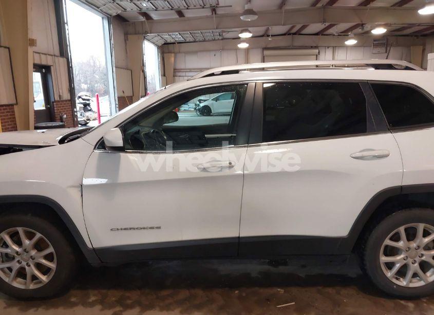 Photo 15 of 2017 Jeep Cherokee LATITUDE FWD (VIN 1C4PJLCB8HW663027)